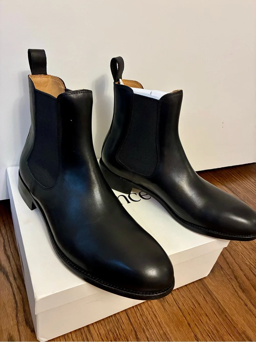 Quince Men's Essential Leather Dress Chelsea Boot Black Size 9 NIB
